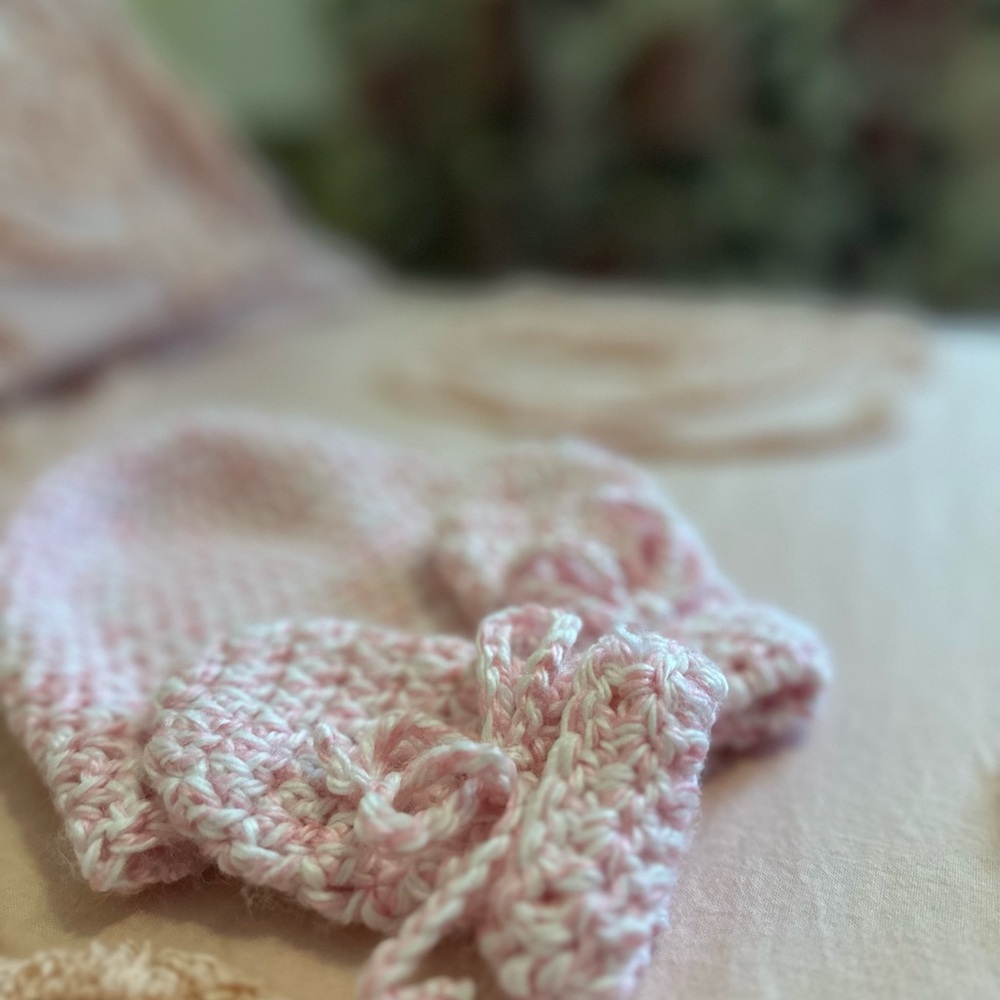 Pink Newborn Knitted Baby Hat and Mittens Set - Picture 2 of 4